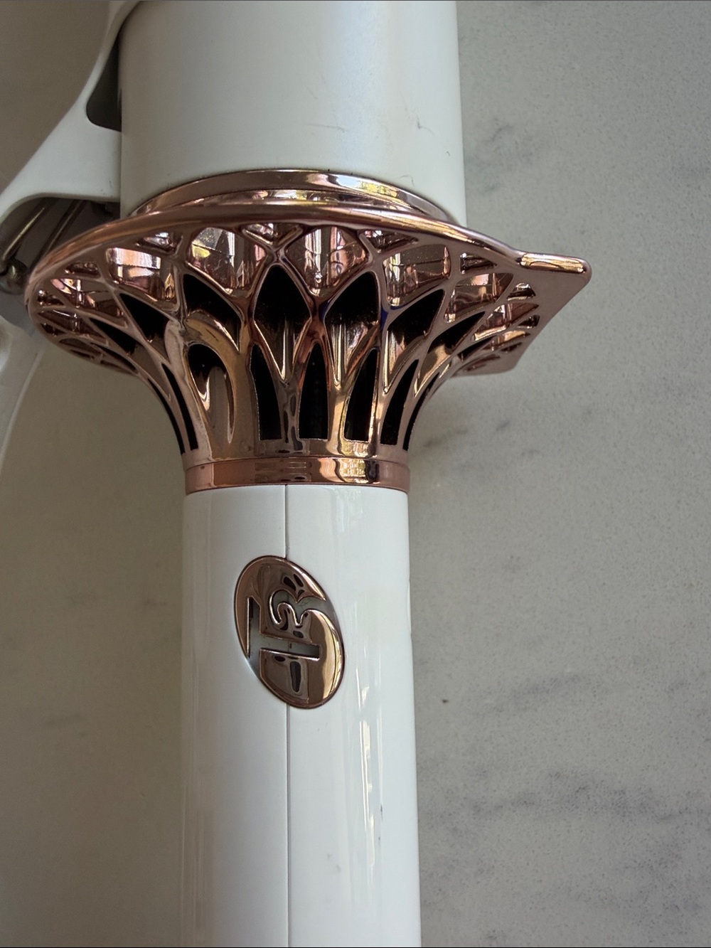 T3 White and Rose Gold Curling Iron - Picture 4 of 7